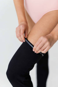 ジュールダンスウェア 滑り止め付きレッグウォーマー：ブラックリブ （在庫商品）Jule Dancewear No-Slip Legwarmer: Black Rib