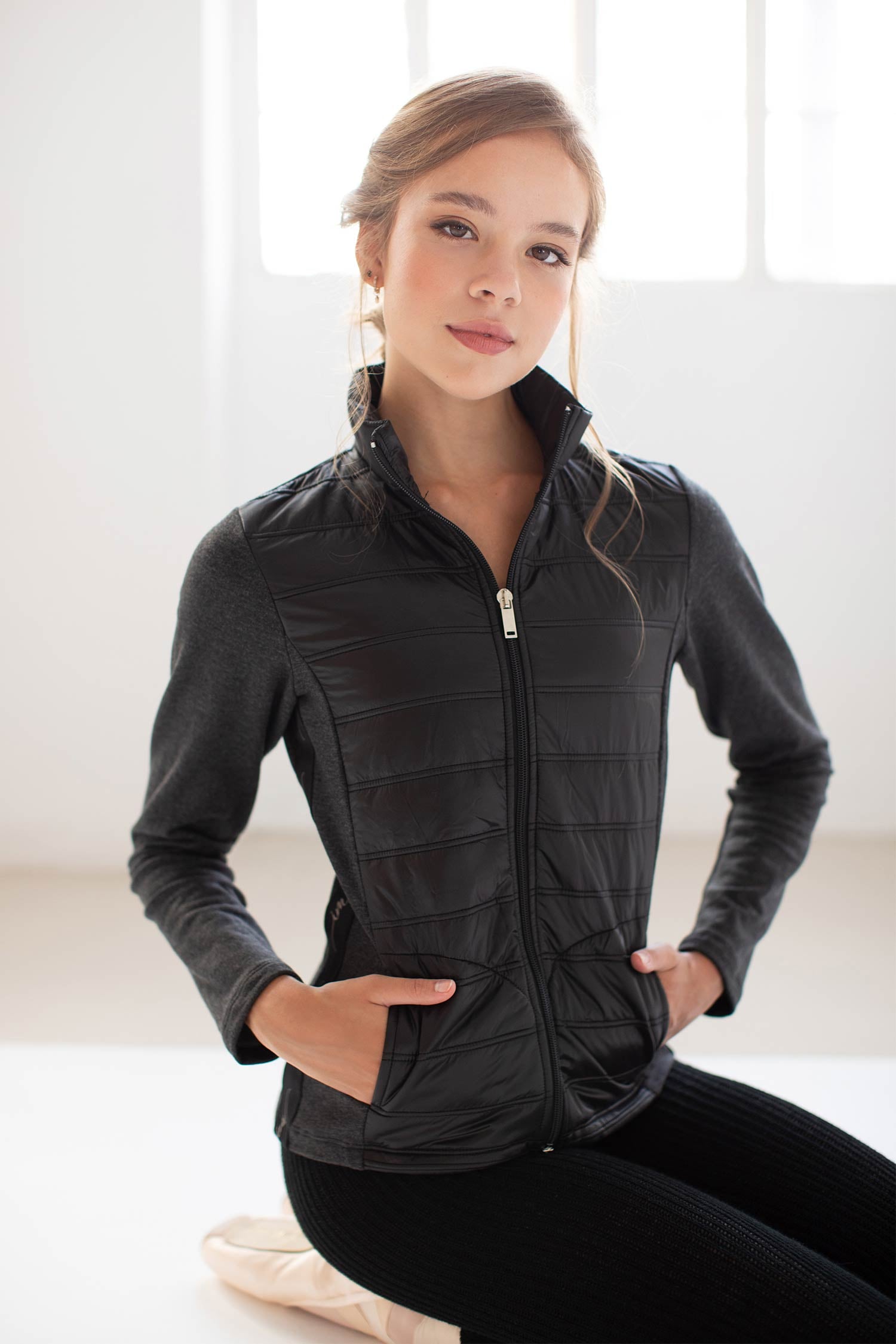 インターメッツォ パッディド ジャケット（大人）黒（在庫商品） Intermezzo Athleisure Collection AZUZE –  輸入バレエ用品専門店 アプローズバレエ