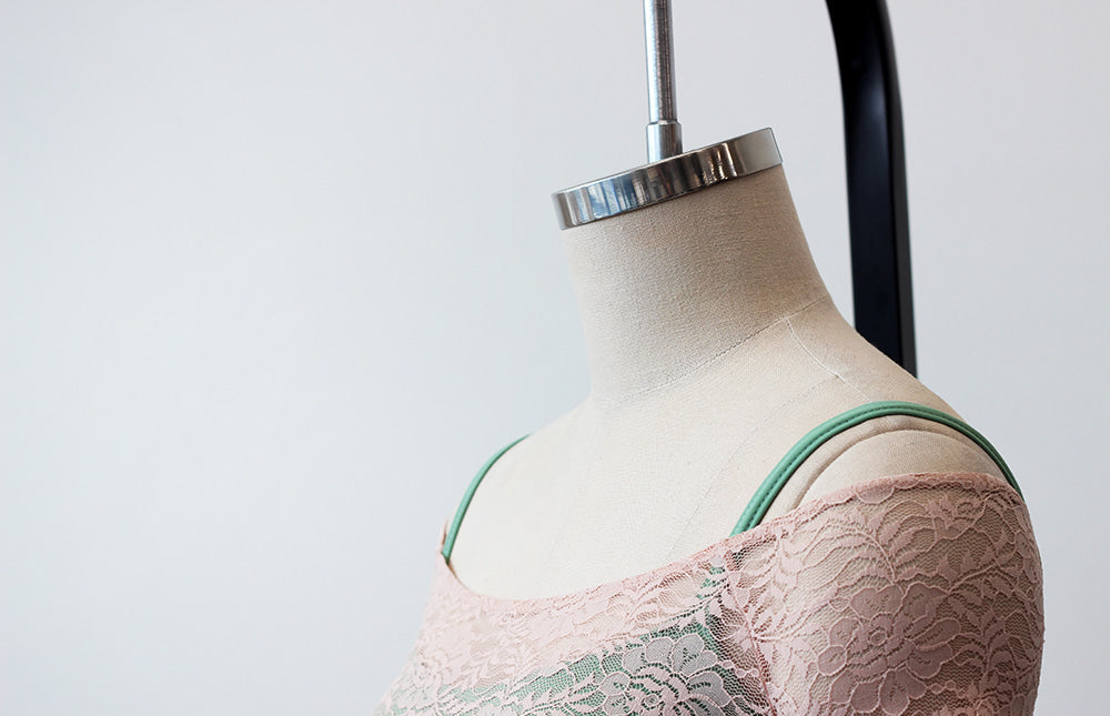 レヴダンス アデーレ オフショルダー レーストップ アンティークピンク